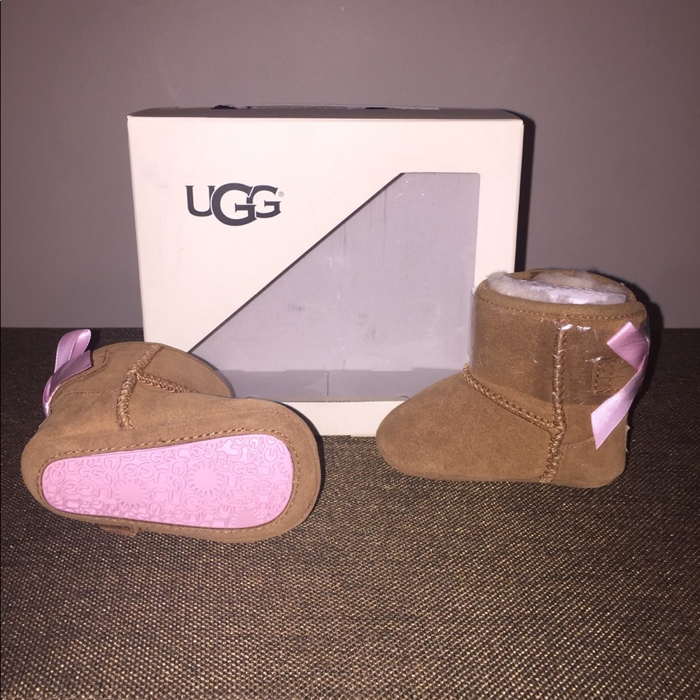 Girls Ugg Boots! - Picture 5 of 8